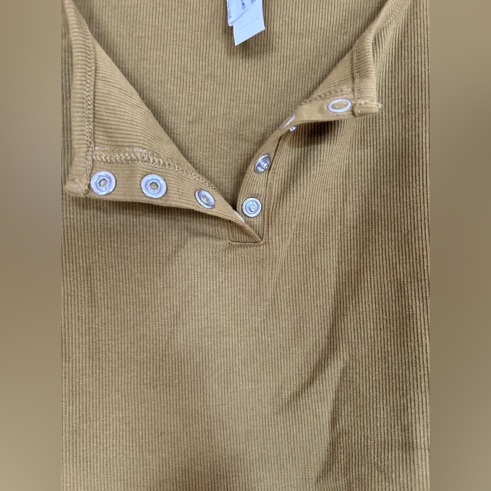 Madewell Ribbed Henley High-crop Tee in spiced olive size small - Picture 6 of 6